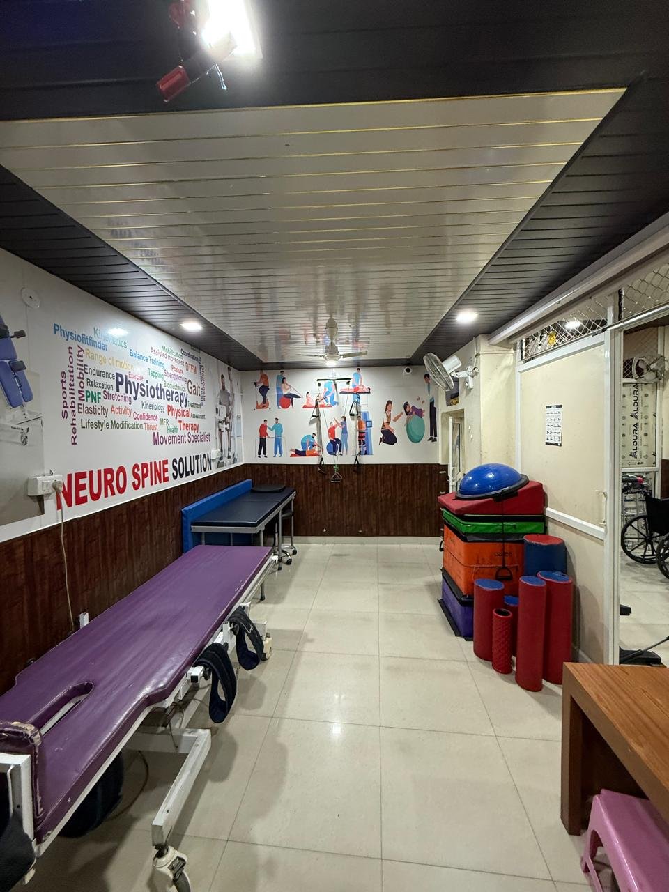 Best physiotherapy clinic in Jaipur - Neuro Spine Solution interior with modern treatment beds.
