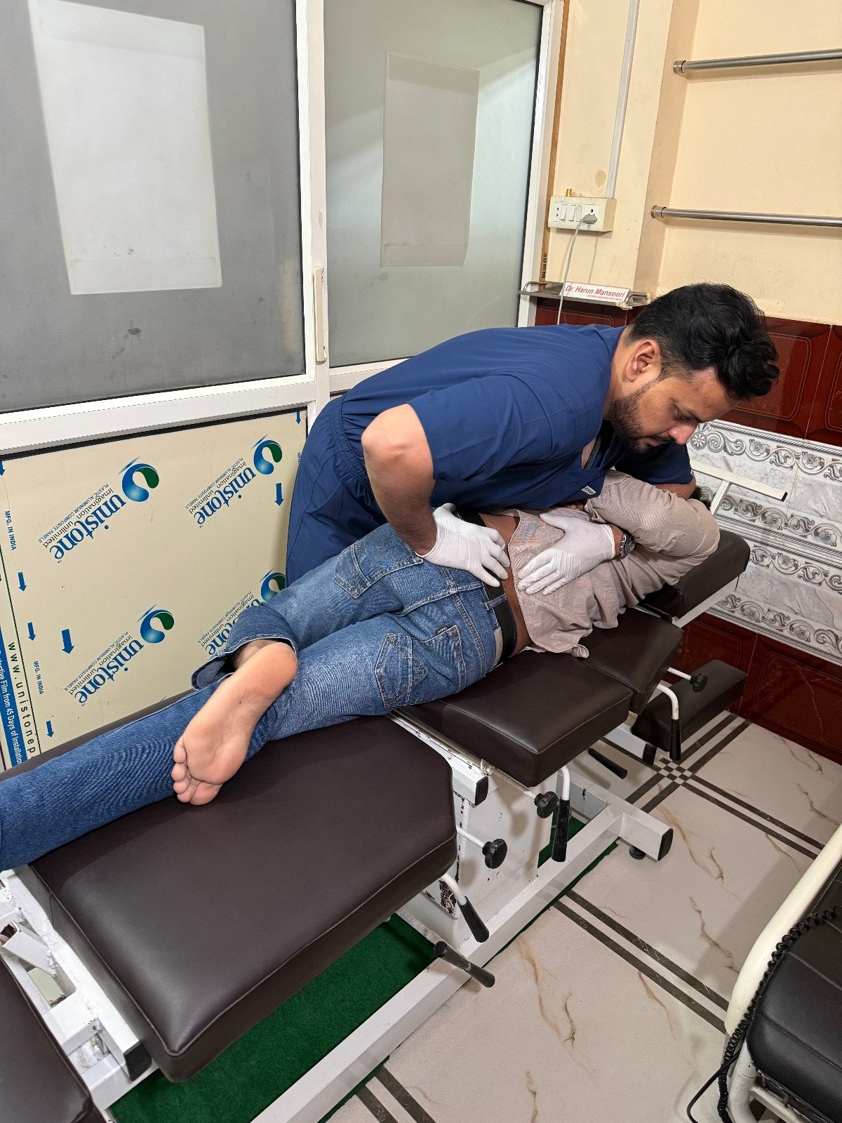 Chiropractic adjustment and manual therapy at Neuro Spine Solution, the best physiotherapy centre in Jaipur